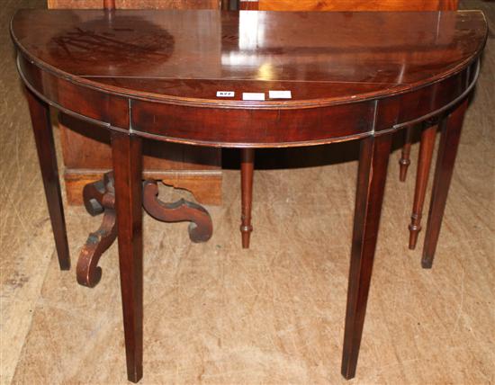 D shaped mahogany side table on square tapered legs(-)